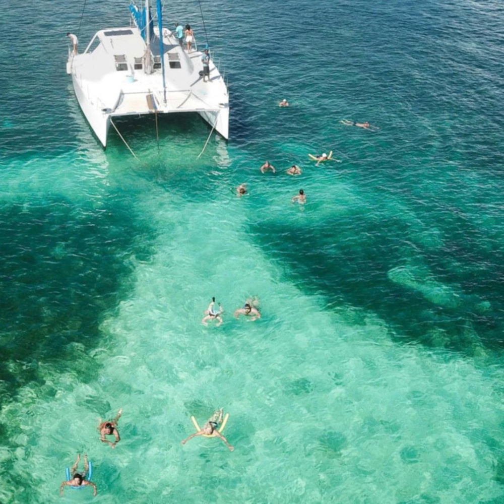Journée catamaran fond blanc baignoire de Joséphine – Image 4