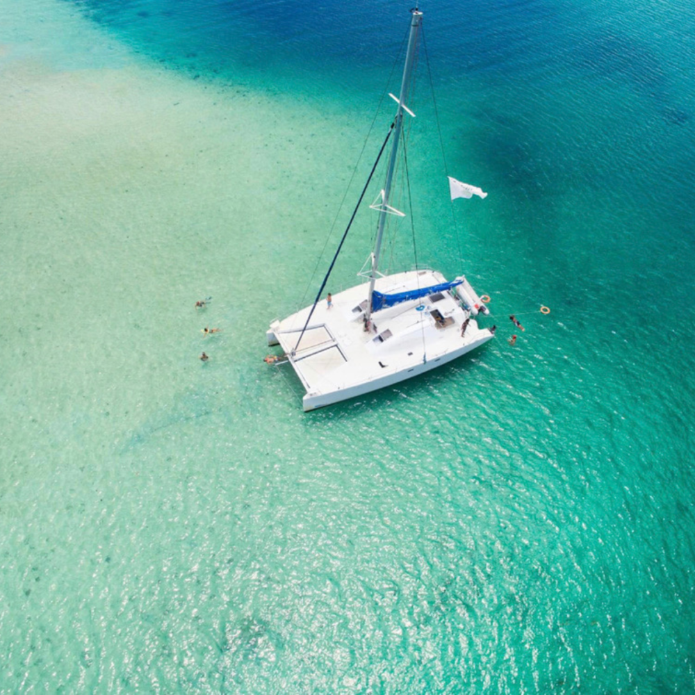 Journée catamaran fond blanc baignoire de Joséphine – Image 6
